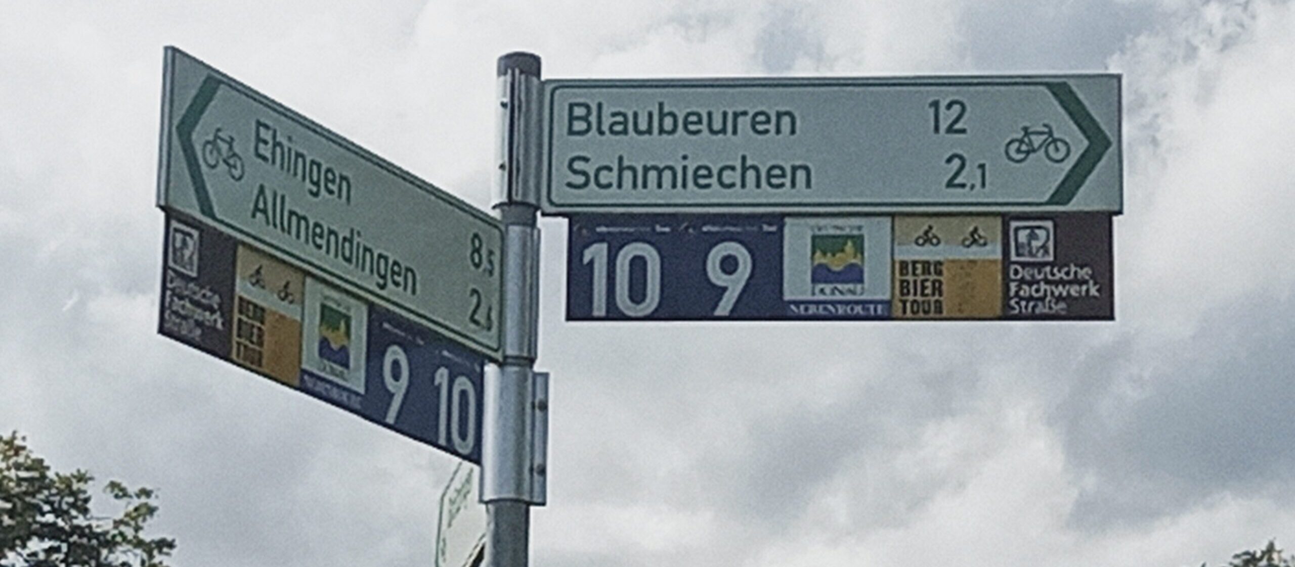 Radwegweiser am Weißen Kreuz