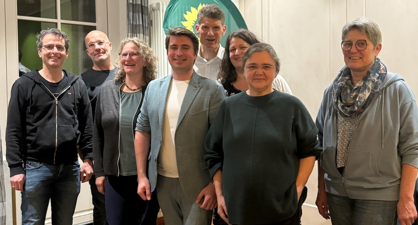 Tobias Hocke (4.v.l.) und Bettina Egle (3. v.l.) mit dem Kreisvorstand der Grünen im ADK